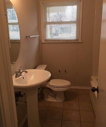 4th image of 1456 W Walnut St
