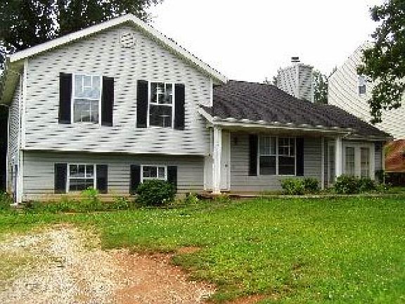 2nd image of 102 Willow Bend Dr