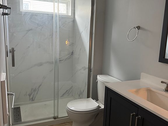 3rd image of 737 E Sycamore St