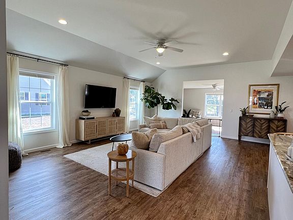 4th image of 502 Abagail Cir