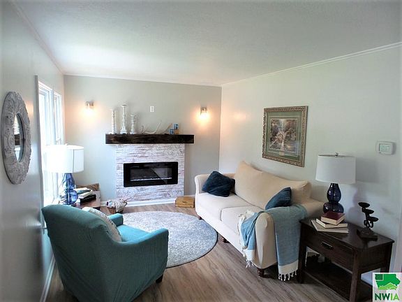 2nd image of 3013 Douglas St