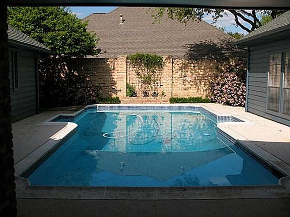 2nd image of 6821 Rocky Top Cir