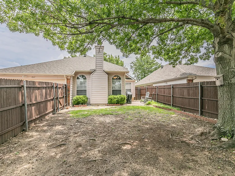 7017 Chateau Dr — Photo 45