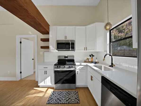 6728 Poppy Dr, Fort Worth, TX 76137