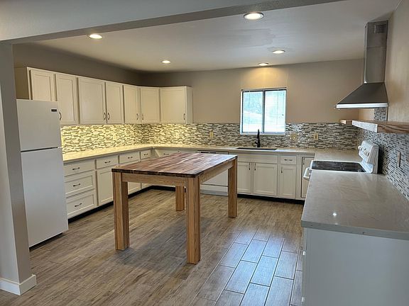 4th image of 107 E Tulip Ave