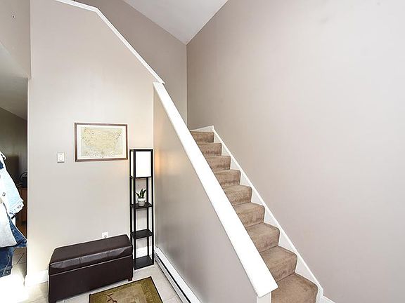 5th image of 34 Tallow Wood Dr