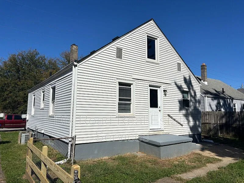3 bed, 1.0 bath, 1075 sqft, $1,450 — Photo 3