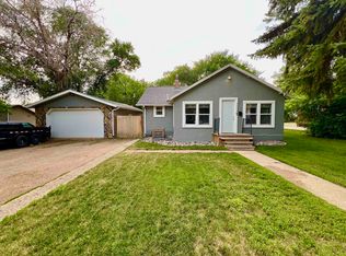 1117 8th St NW, Minot, ND 58703