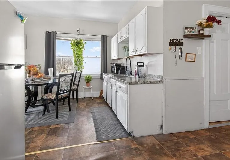 119 Rosewood Ter #1 — Photo 1