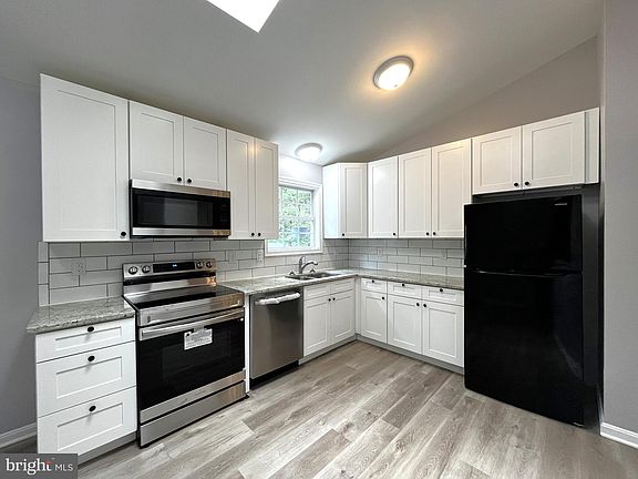 3rd image of 11553 Deadwood Dr