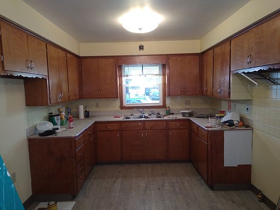 Large eat-in kithen with newer floor, fresh paint