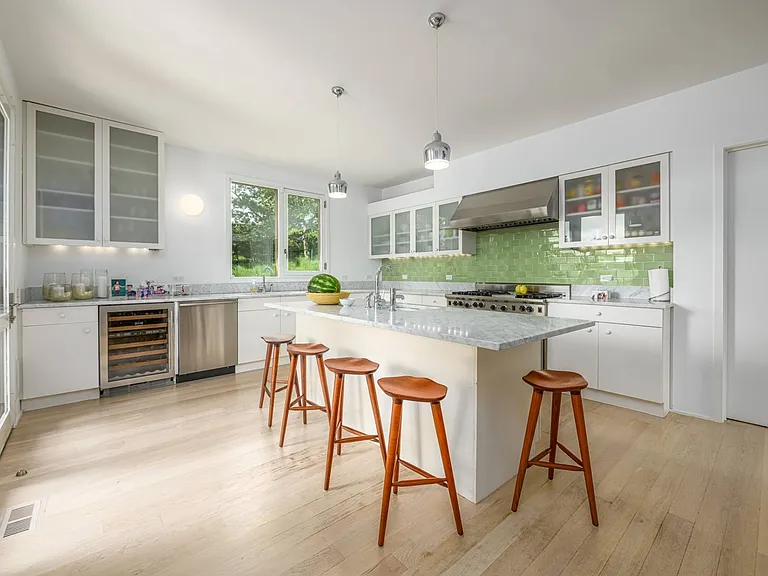 284 Edge Of Woods Rd — Photo 12