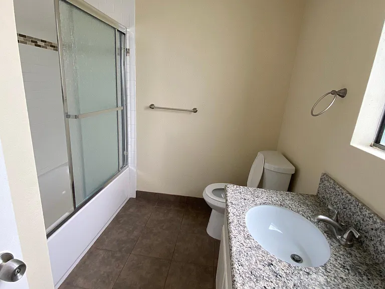 622 N Wilson Ave — Photo 10