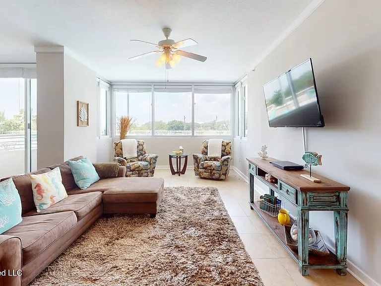 2060 Beach Blvd #103 — Photo 7