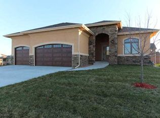 16526 Dellwood Dr, Clive, IA 50325