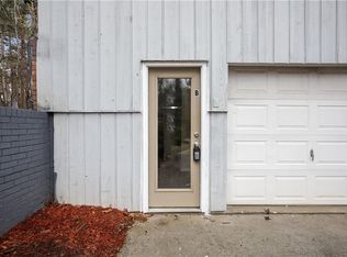 530 Raven Springs Trl, Stone Mountain, GA 30087