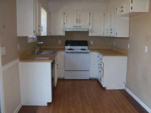 3rd image of 106 Treetop Ct