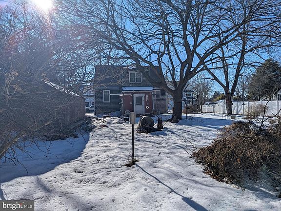 4th image of 130 E Lacey Rd