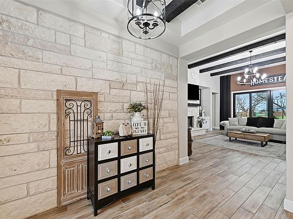 5th image of 201 Miranda Way