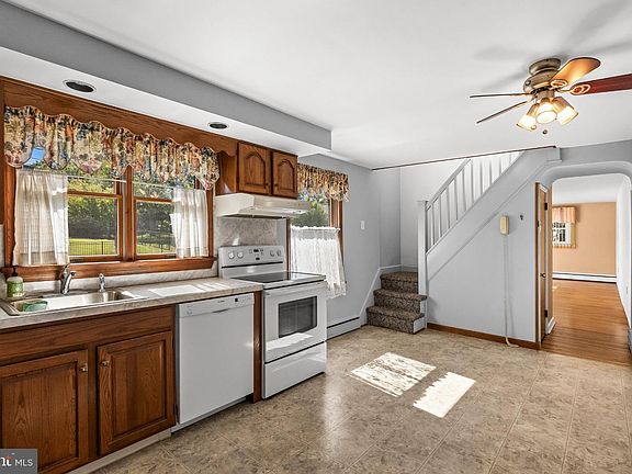 5th image of 501 Greenwood Ave