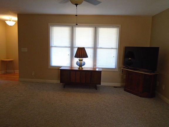 4th image of 825 Shannon Dr