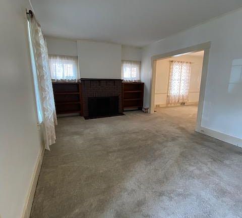 Living room with (non-working) fireplace and bookshelves