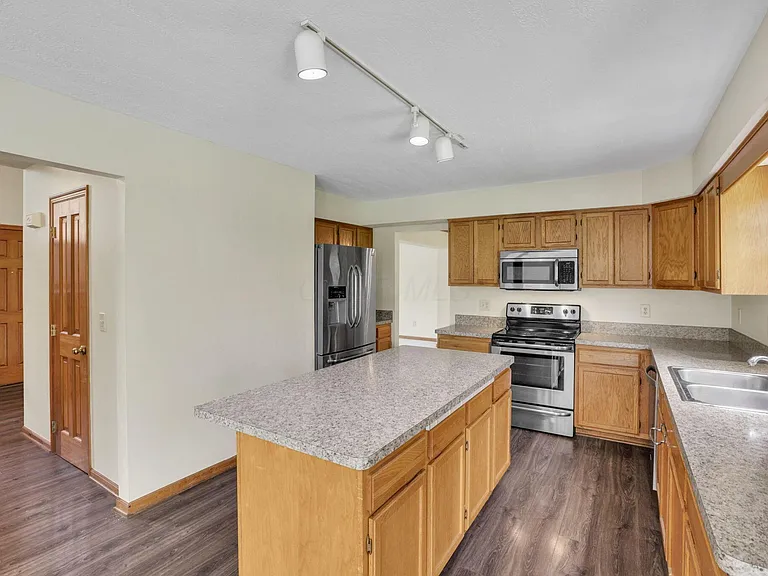 7641 Finbarr Ct — Photo 11