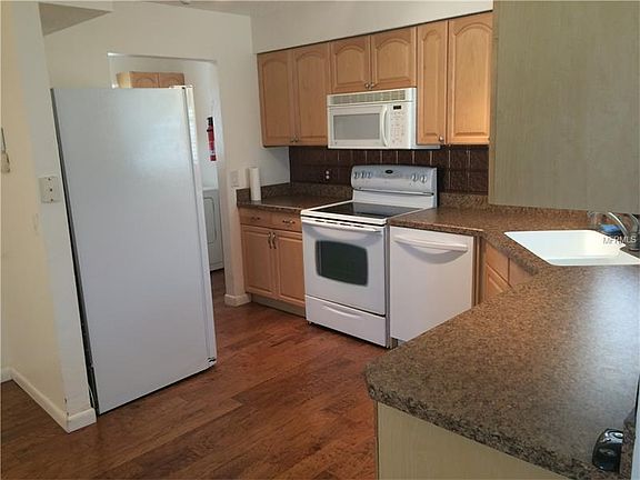 2nd image of 10182 Castanet Ave