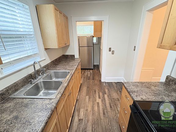 5th image of 307 E Blue Ridge Dr