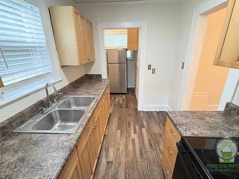 307 E Blue Ridge Dr — Photo 5