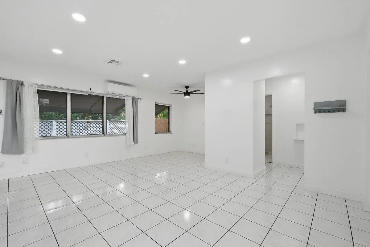 1 bed, 1.0 bath, 1980 sqft, $1,800 — Photo 1