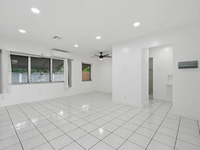 1201 N Victoria Park Rd #1203 — Photo 1