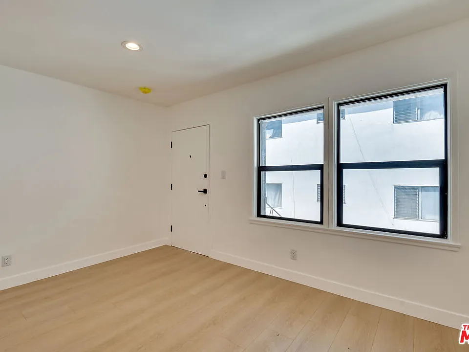 926 N Spaulding Ave #8