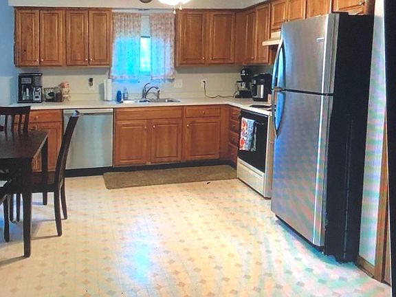 4th image of 430 Oakdale Cir