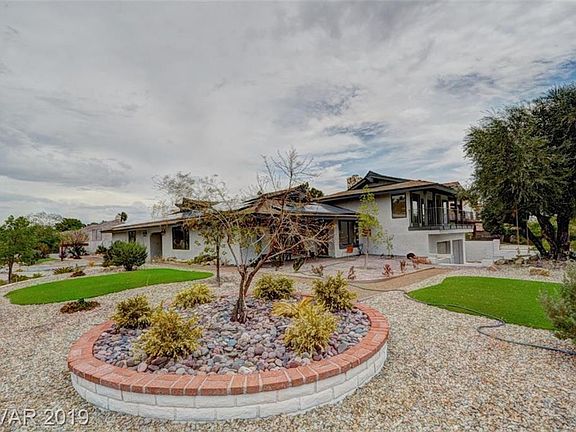 5th image of 2822 La Mesa Dr