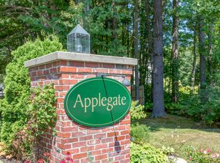 34 Applegate Ln #34, Falmouth, ME 04105
