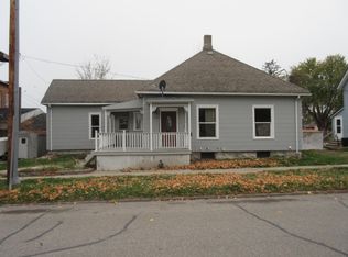 106 N Garnavillo St, Anamosa, IA 52205