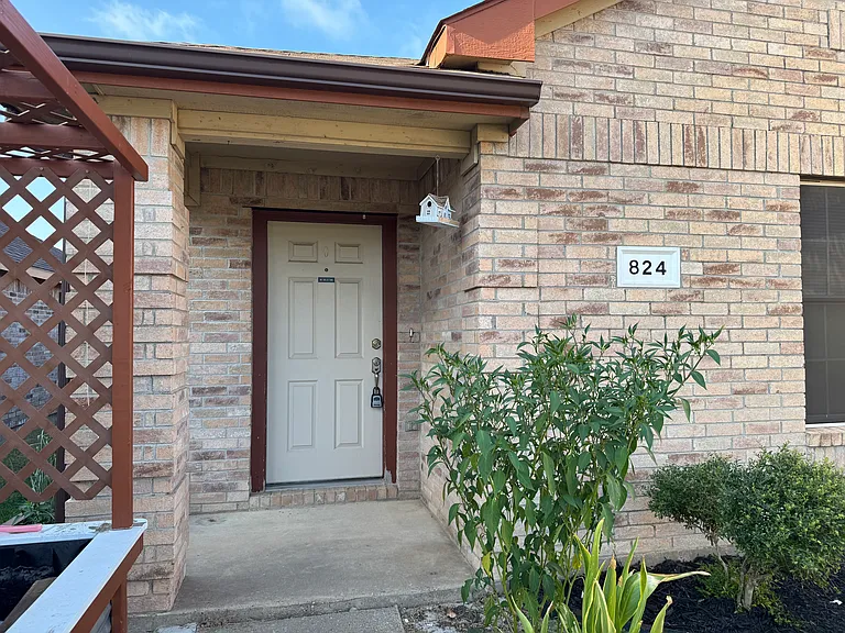 824 Mulder Dr — Photo 4