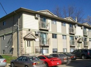 523 N Linn St APT 9, Iowa City, IA 52245