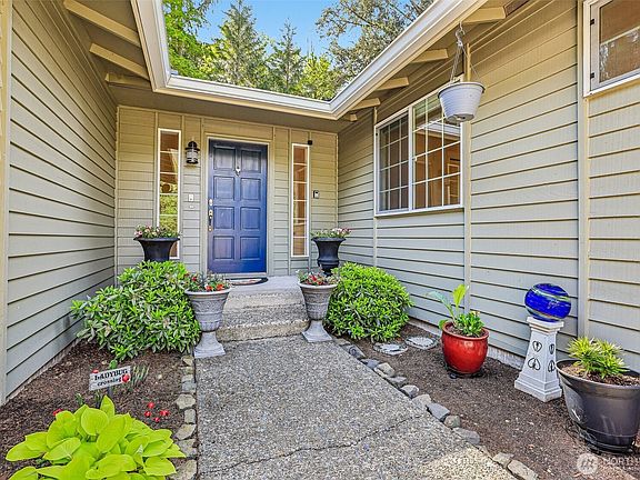 3rd image of 3916 170th Avenue E