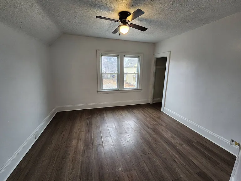 13900 Potomac Ave — Photo 22