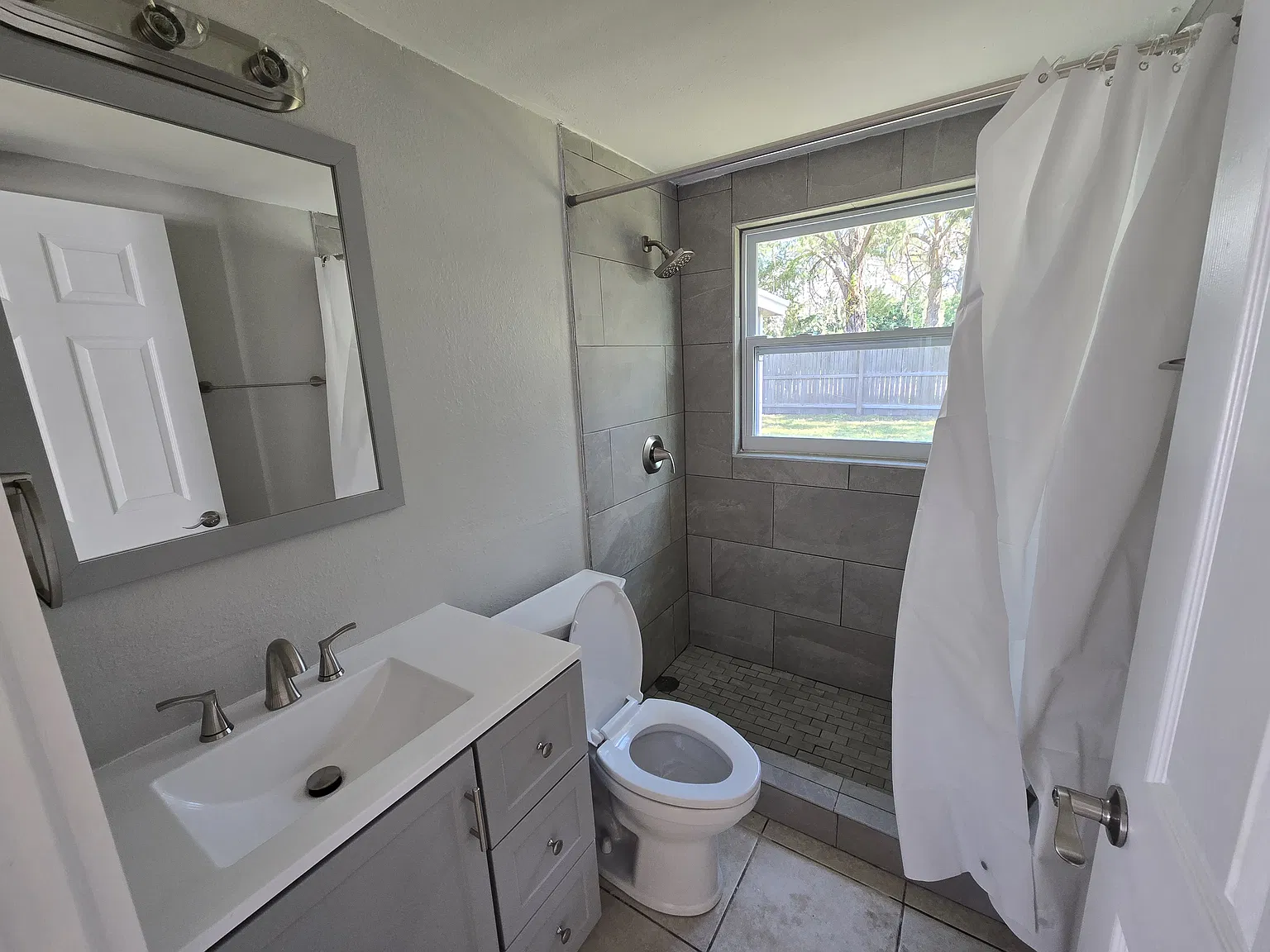 2 bed, 1000 sqft, $1,350 — Photo 3