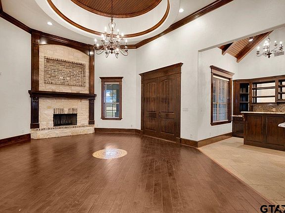 5th image of 7820 Molina Dr