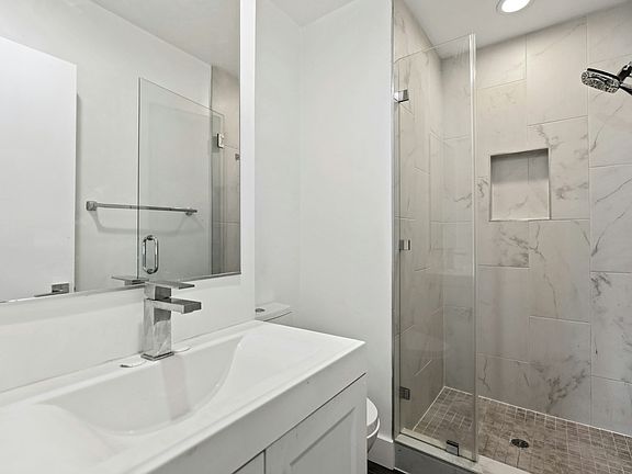 5th image of 2730 Raymond Ave #10