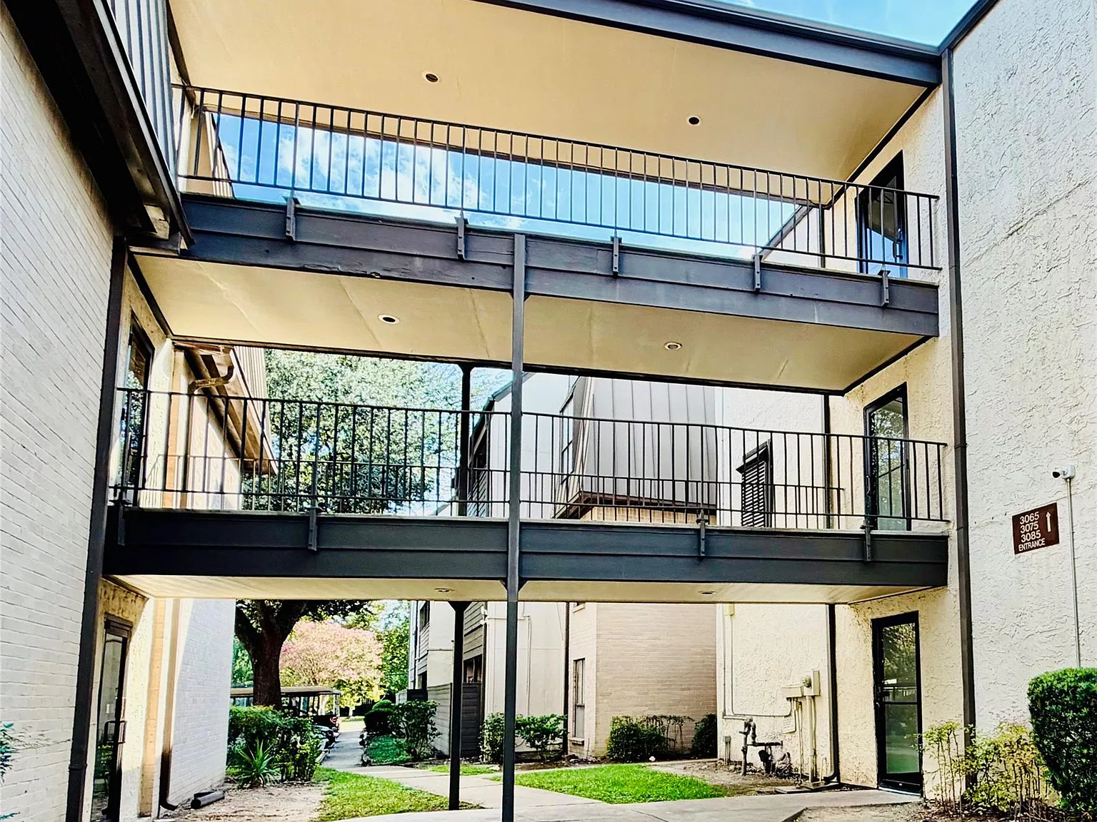 2 bed, 1.5 bath, 950 sqft, $1,200 — Photo 4