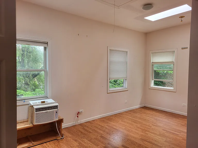 5403 S Maryland Ave — Photo 16