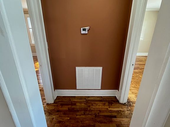 4th image of 118 Hillcrest St #A