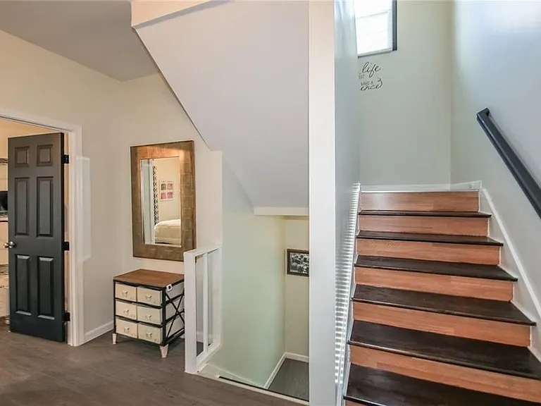 64 Moury Ave SE — Photo 9