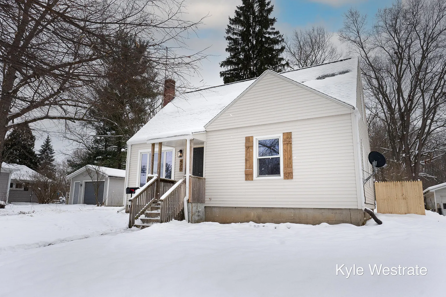 420 E South St photo 1