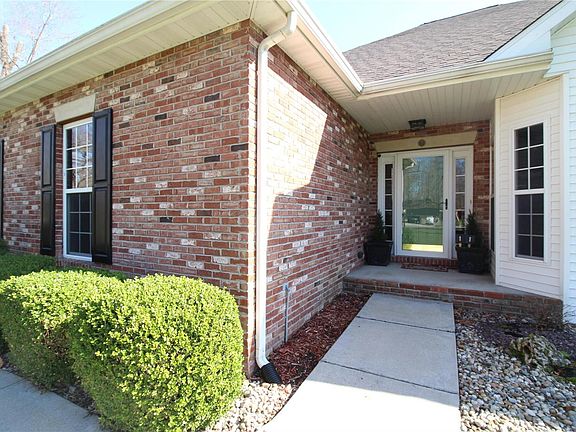 2nd image of 11 Dublin Dr